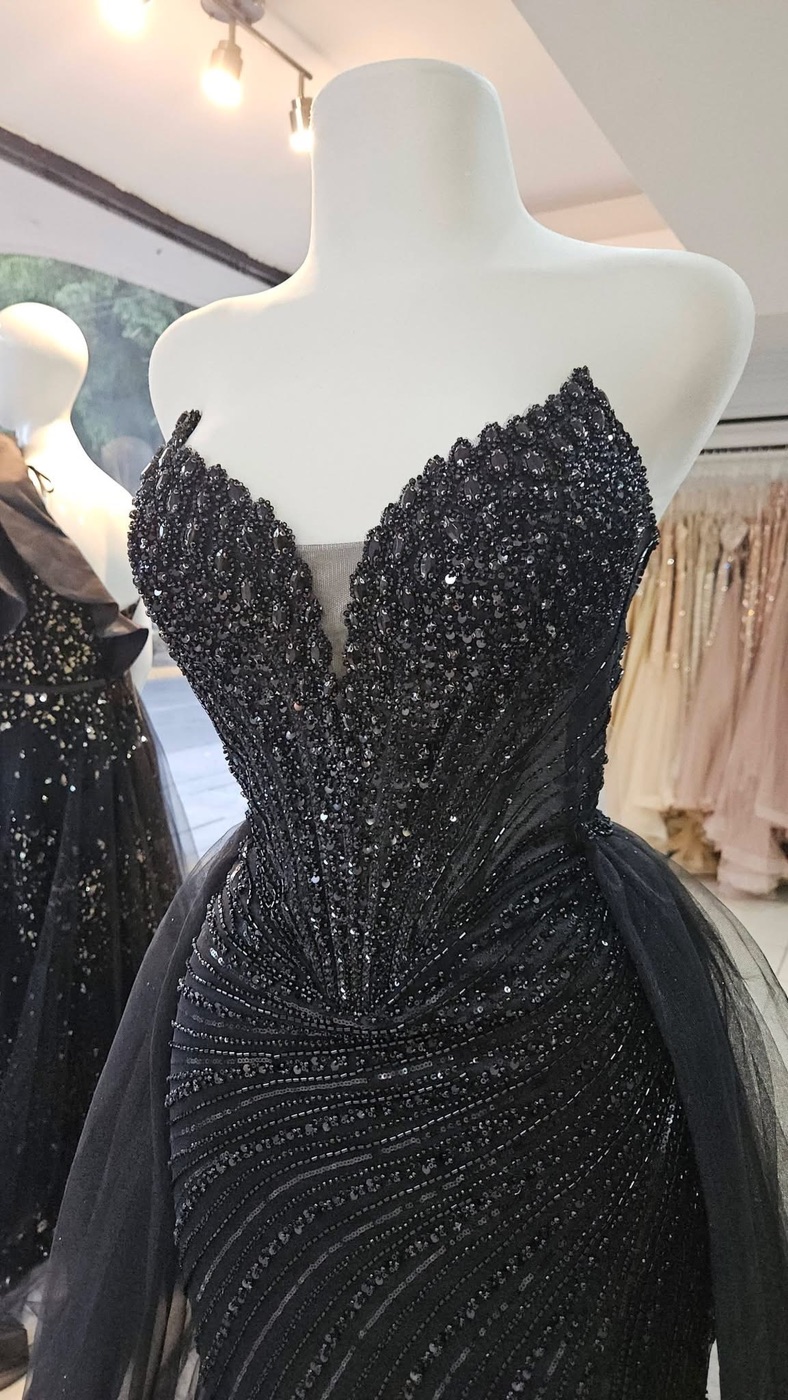 Aurora en negro