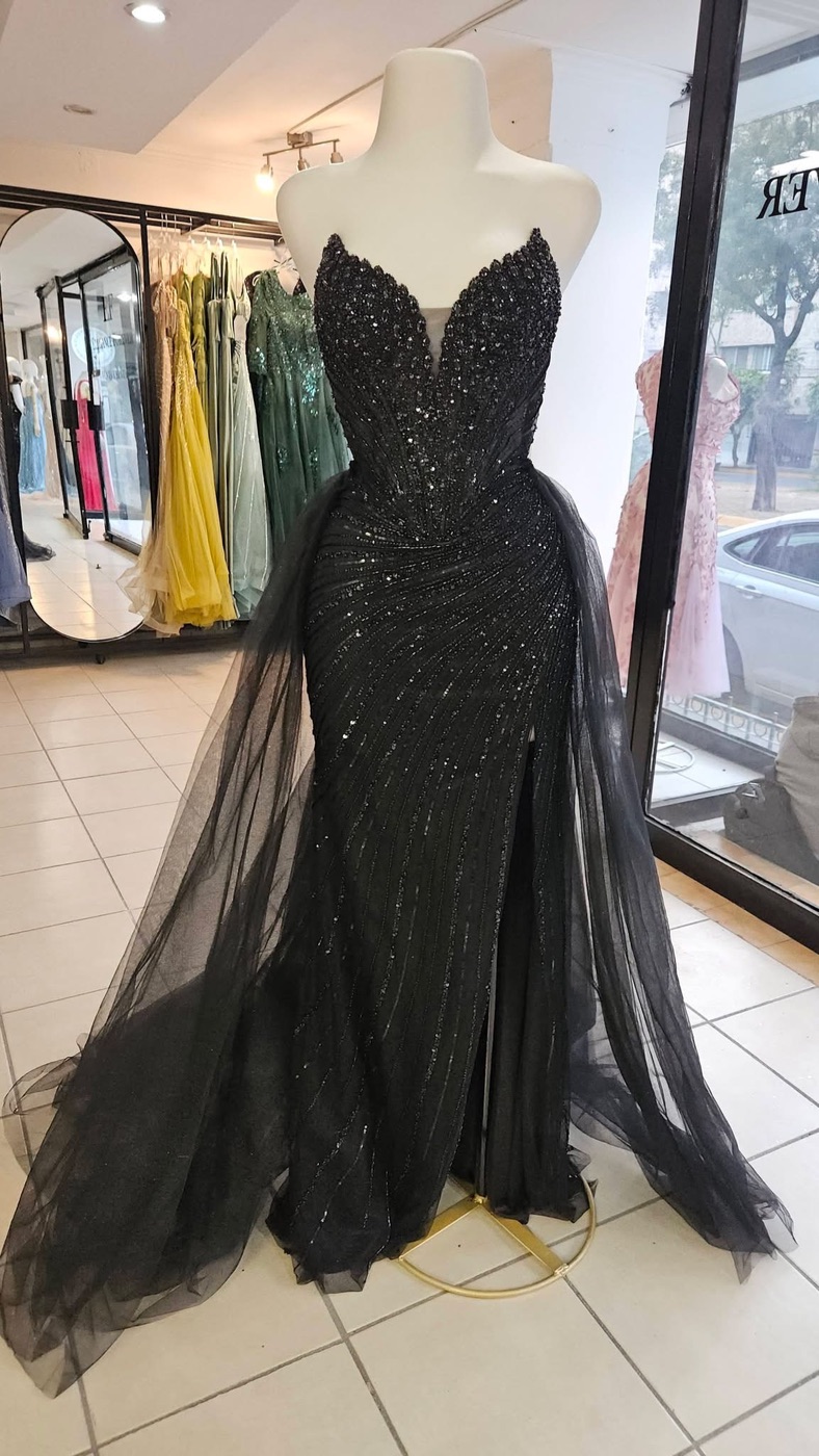 Aurora en negro