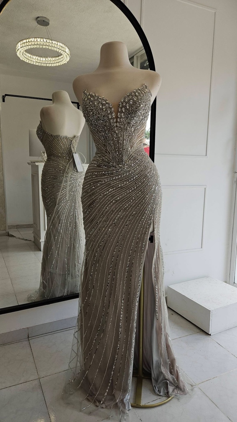 Aurora en plata-nude