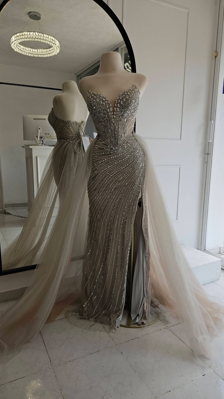 Aurora en plata-nude